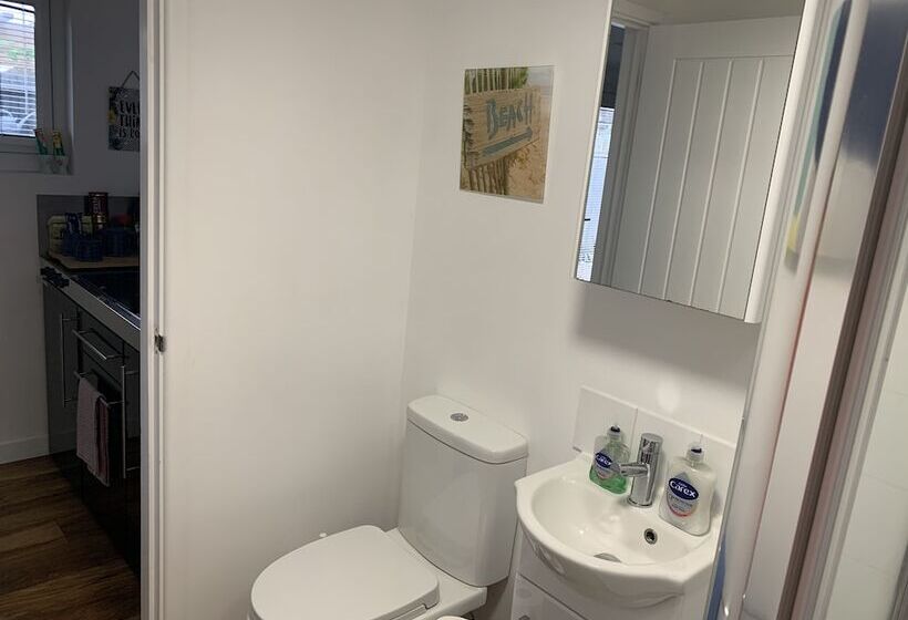 Lodge , Air Con , Free Parking , Mini Bar