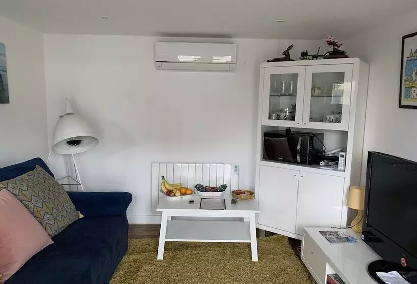 Lodge , Air Con , Free Parking , Mini Bar