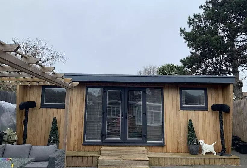 Lodge , Air Con , Free Parking , Mini Bar