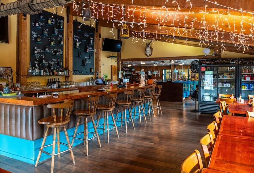 מוטל Buck Meadows Lodge