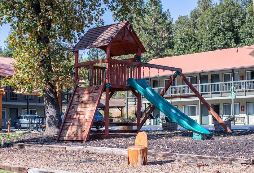 מוטל Buck Meadows Lodge