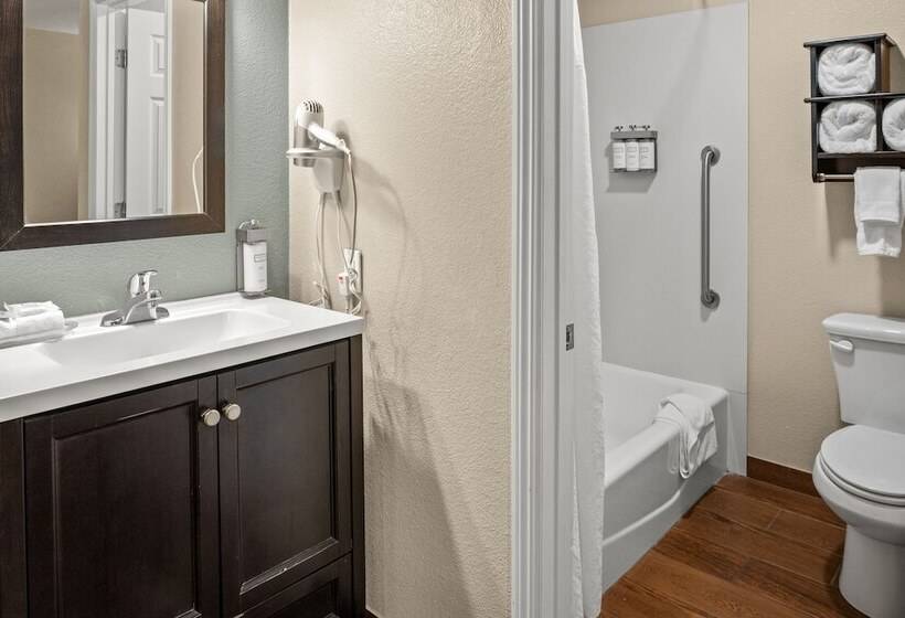 فندق على الطريق Buck Meadows Lodge