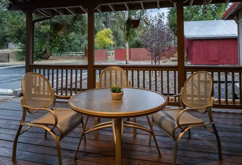 Motelli Buck Meadows Lodge