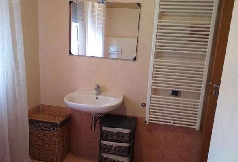 ペンション Room In Guest Room   Orange Room In Apartment