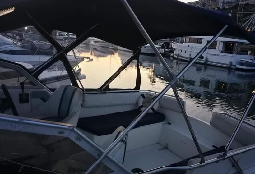 Bed On A Boat Holiday In The Heart Of Torquay