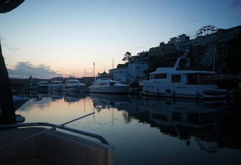 Bed On A Boat Holiday In The Heart Of Torquay