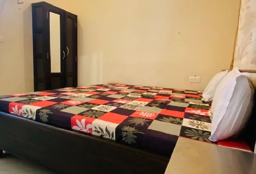 Szálloda Goroomgo Gayatri Kunj Rishikesh