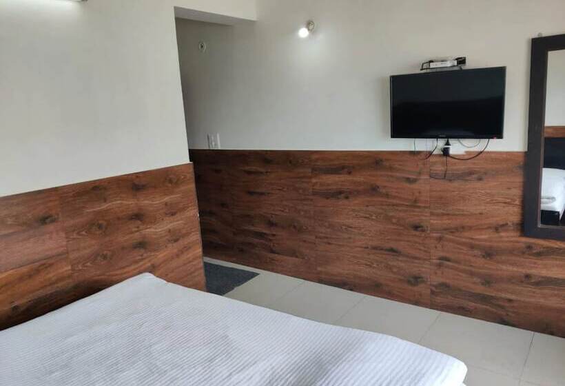 Hotel Goroomgo Sangita Paradise Nainital