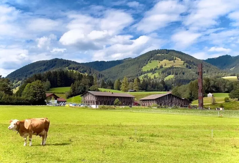 Hotelli Lartor Resort