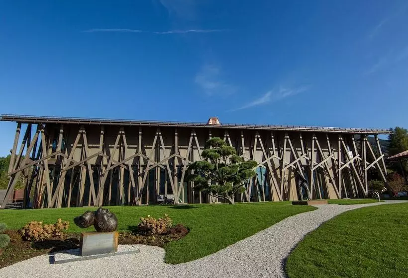 Hotelli Lartor Resort