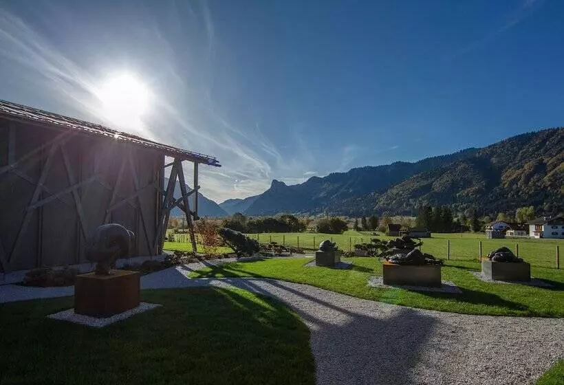 Hotelli Lartor Resort