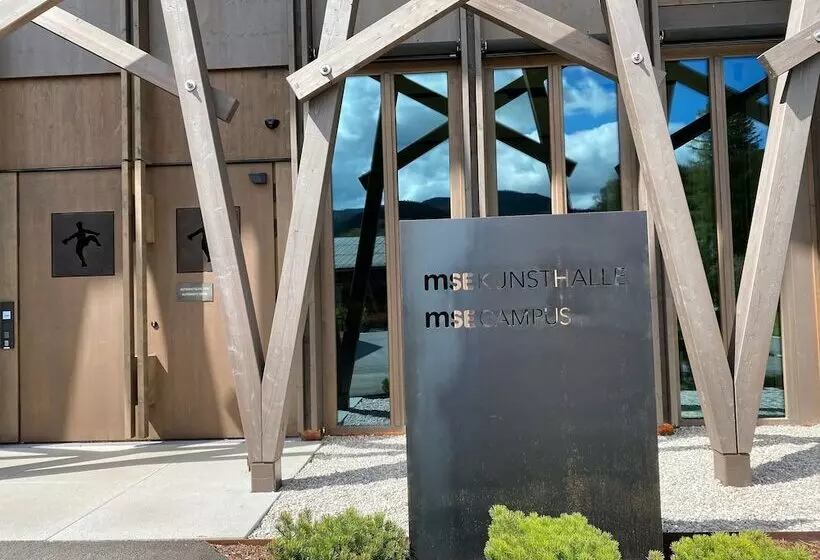 Hotelli Lartor Resort