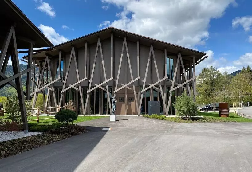 Hotelli Lartor Resort