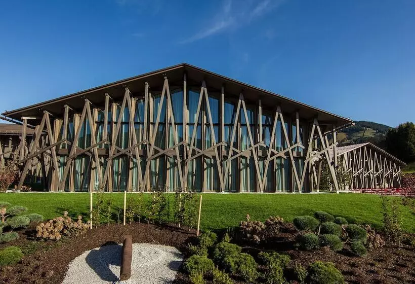 Hotelli Lartor Resort