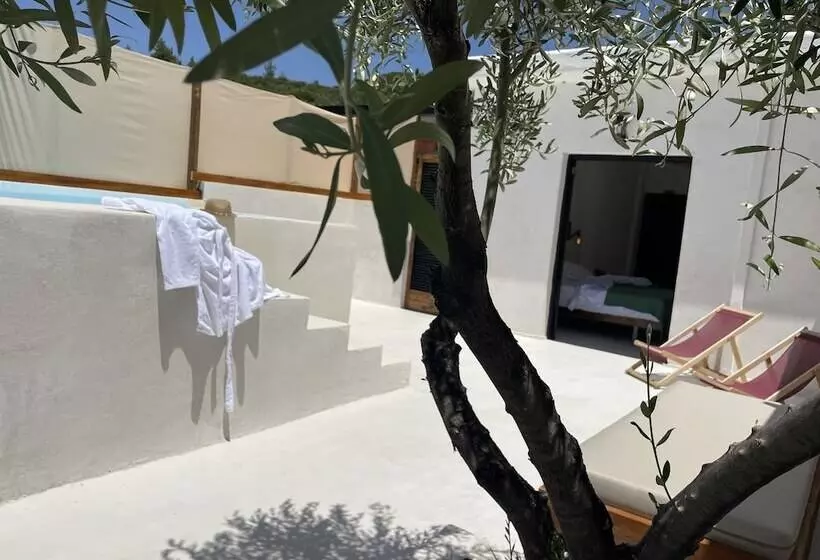 هتل Rustic Hill Private Pool Suites