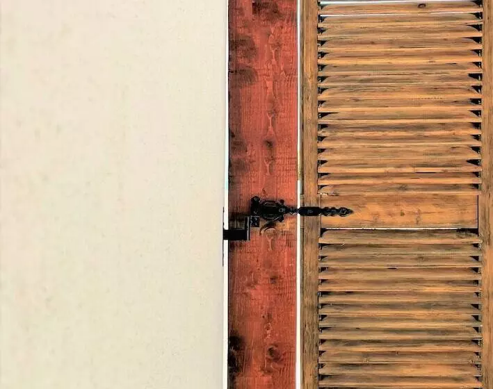 هتل Rustic Hill Private Pool Suites