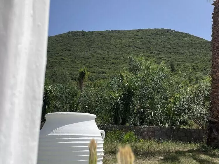 هتل Rustic Hill Private Pool Suites