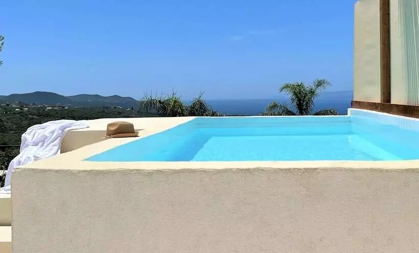 هتل Rustic Hill Private Pool Suites