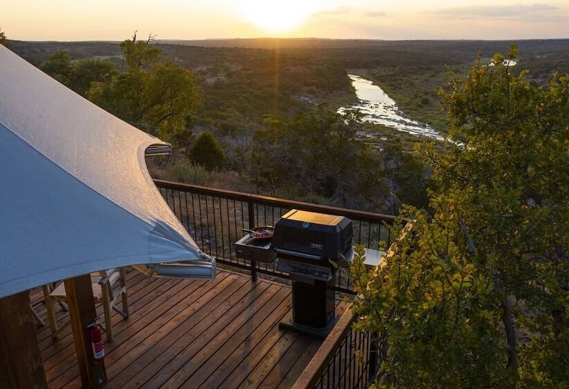 Отель Walden Retreats Hill Country