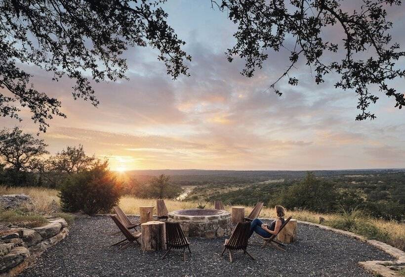 Отель Walden Retreats Hill Country