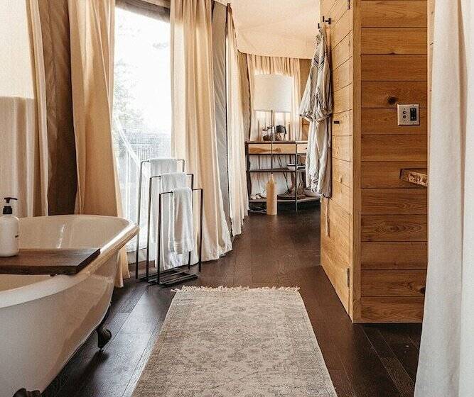 Отель Walden Retreats Hill Country