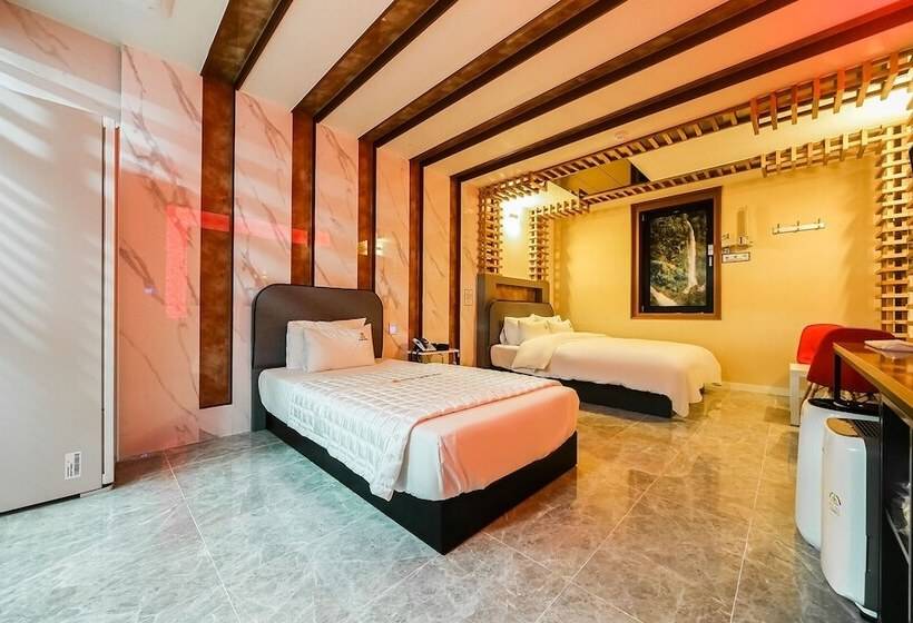 Motell Pohang Jangseongdong Lausdeo