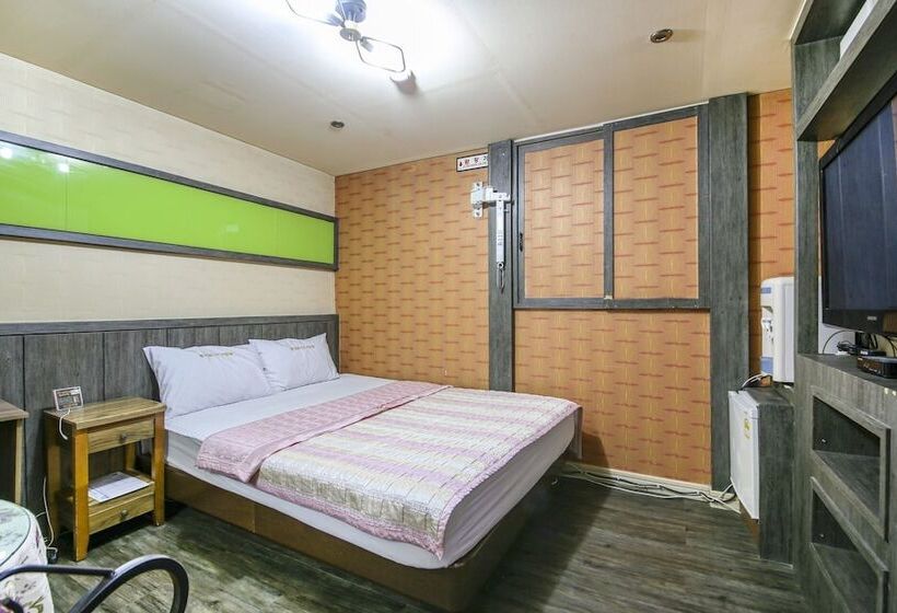 Pearl Veronica Self Checkin Motel