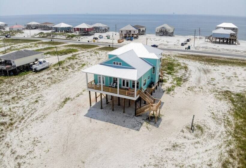 Salty Seahorse   Waterfront! Pet Friendly! Game Room, Pool Table, Beautiful Views   Room For The Who