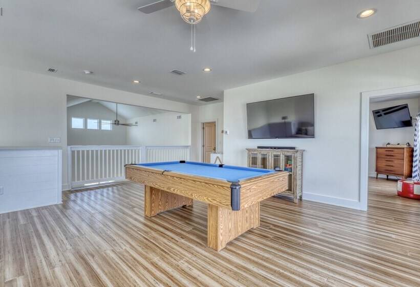 Salty Seahorse   Waterfront! Pet Friendly! Game Room, Pool Table, Beautiful Views   Room For The Who
