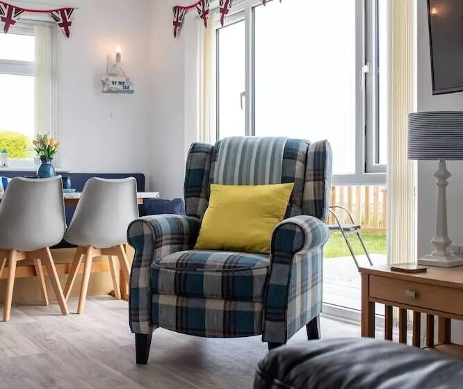 Stunning 3 Bed Cottage In Lowestoft