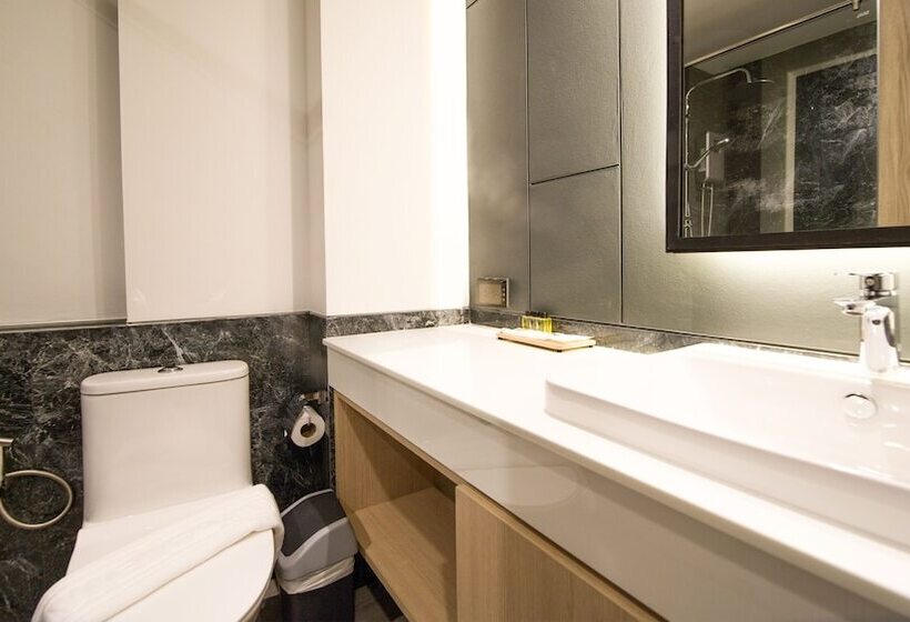 هتل B2 Krabi Ao Nang Premier Resort