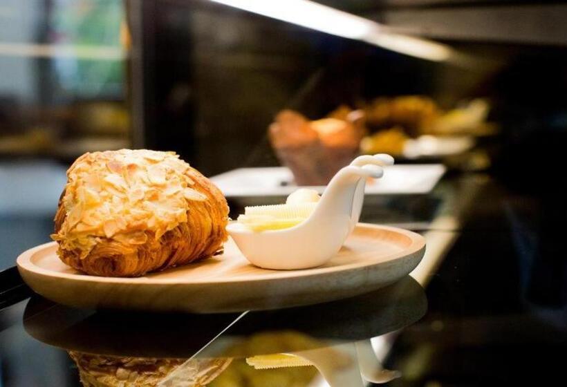 هتل B2 Krabi Ao Nang Premier Resort