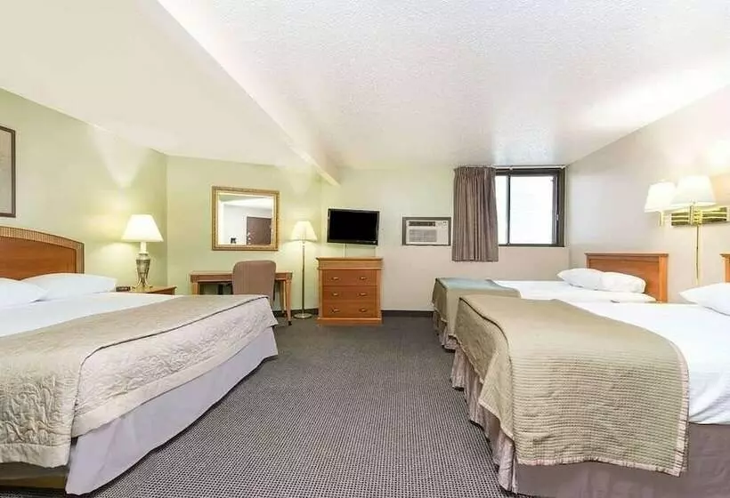 Hotelli Bison Inn And Suites