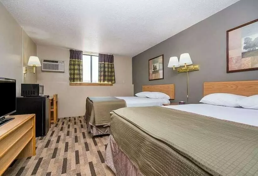 Hotelli Bison Inn And Suites