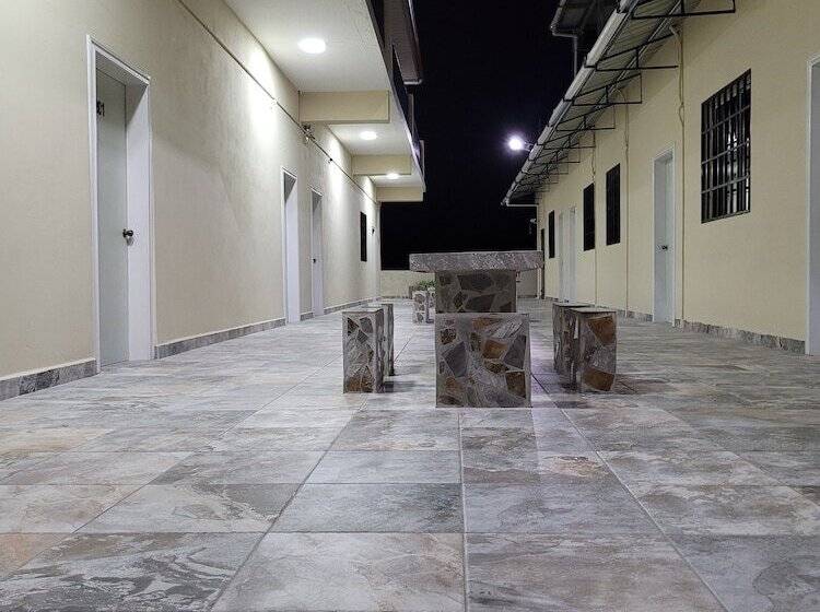 ホテル Day & Night