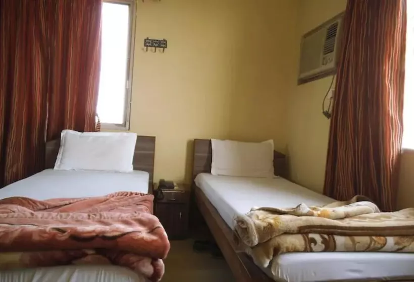 هتل Goroomgo City Centre Agartala