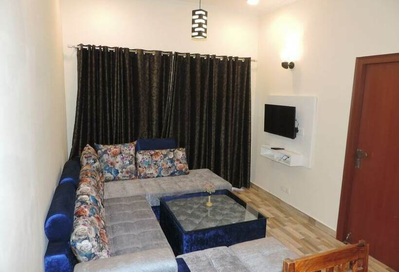 Hotel Goroomgo Delhi Heart Bhawali