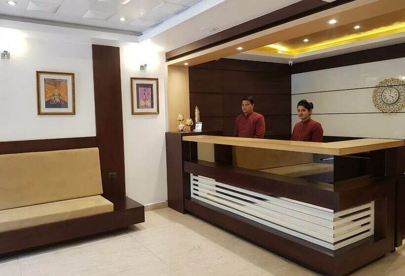 Hotel Goroomgo Delhi Heart Bhawali