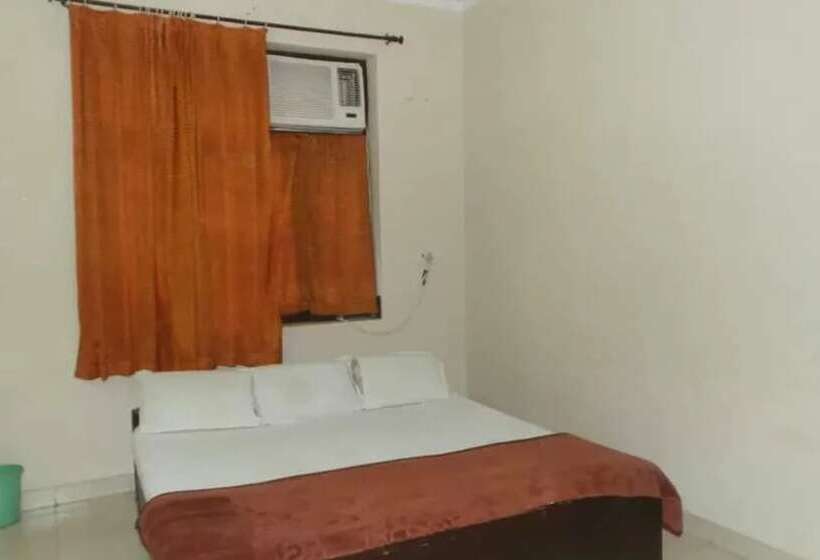 호텔 Goroomgo Laddu Gopal Guest Housemathura