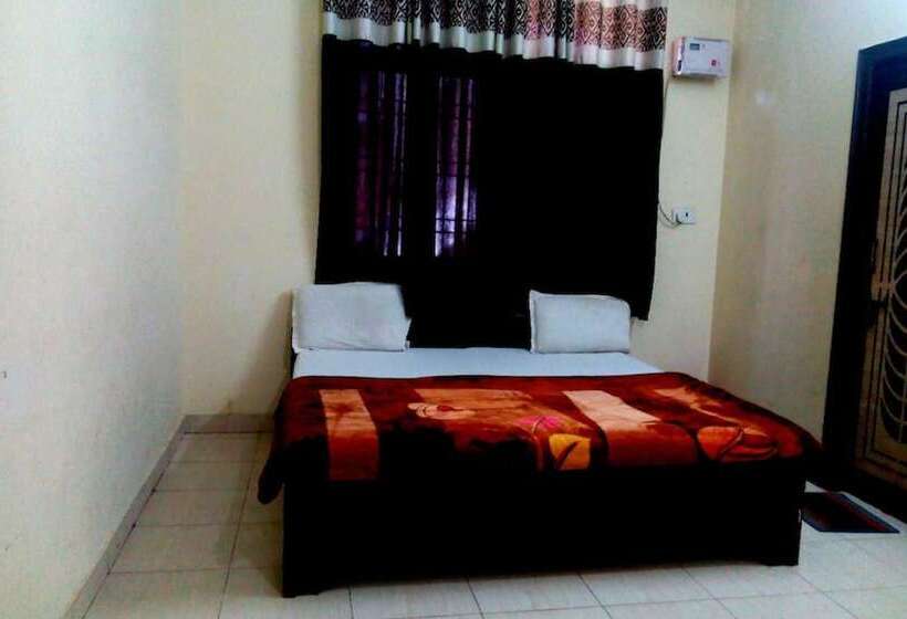 호텔 Goroomgo Laddu Gopal Guest Housemathura