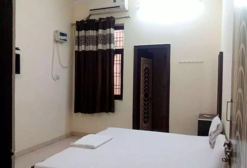 ホテル Goroomgo Laddu Gopal Guest Housemathura