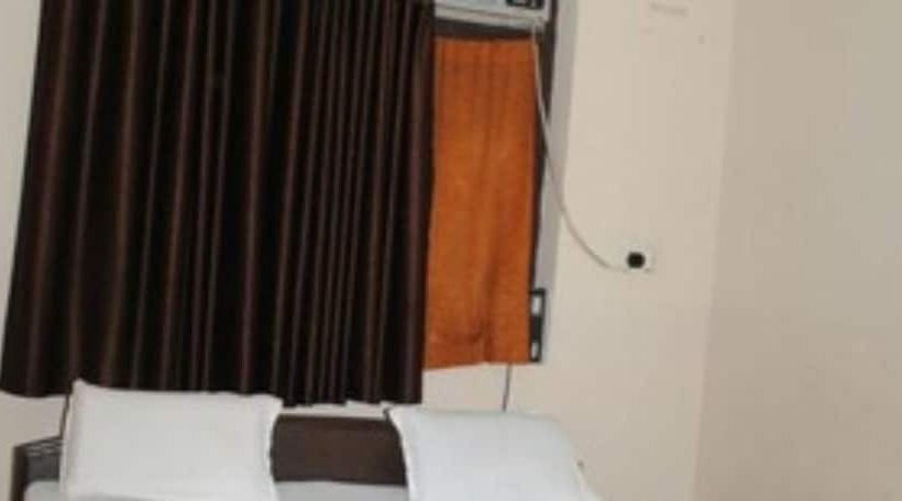 호텔 Goroomgo Laddu Gopal Guest Housemathura