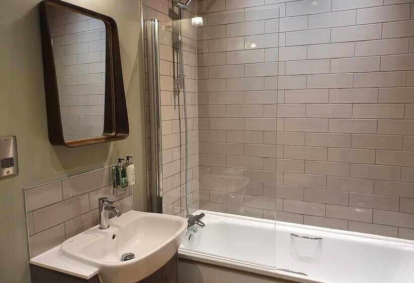 בית מלון כפרי Old Swan