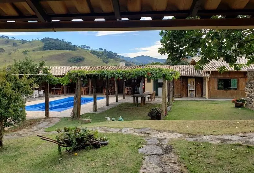 Hotelli Pousada & Parada Olhos D água