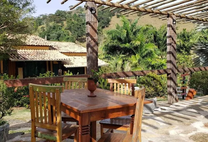 Hotelli Pousada & Parada Olhos D água