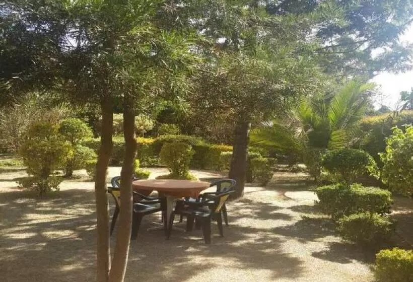 هتل Queens Garden