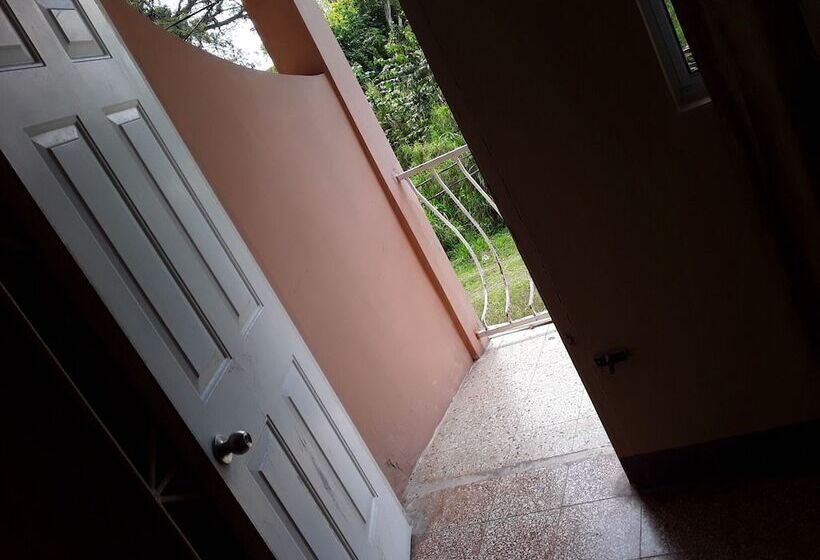 هتل Royal Savanna Inn