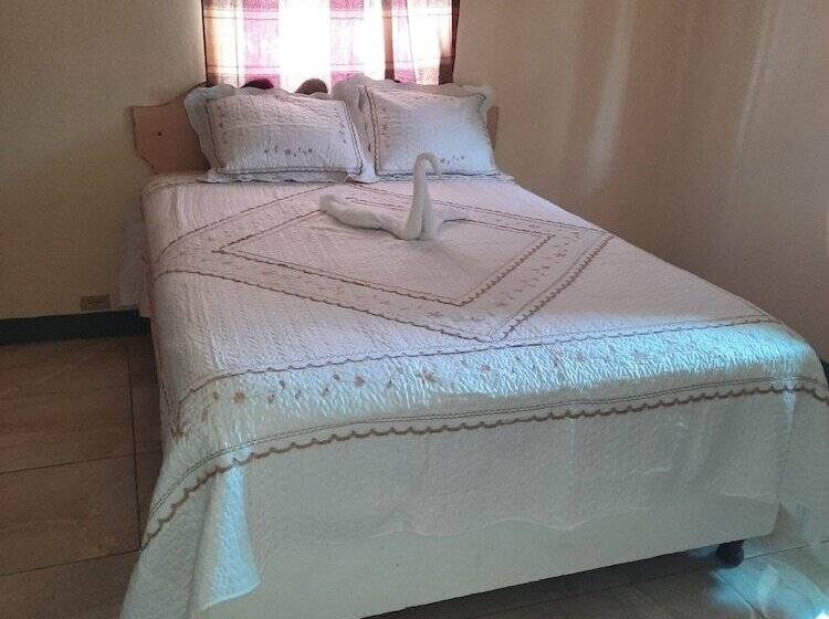 هتل Royal Savanna Inn