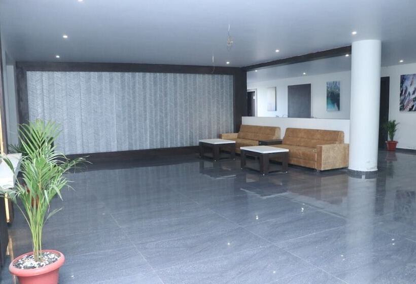 فندق The Grand Astoria Somnath