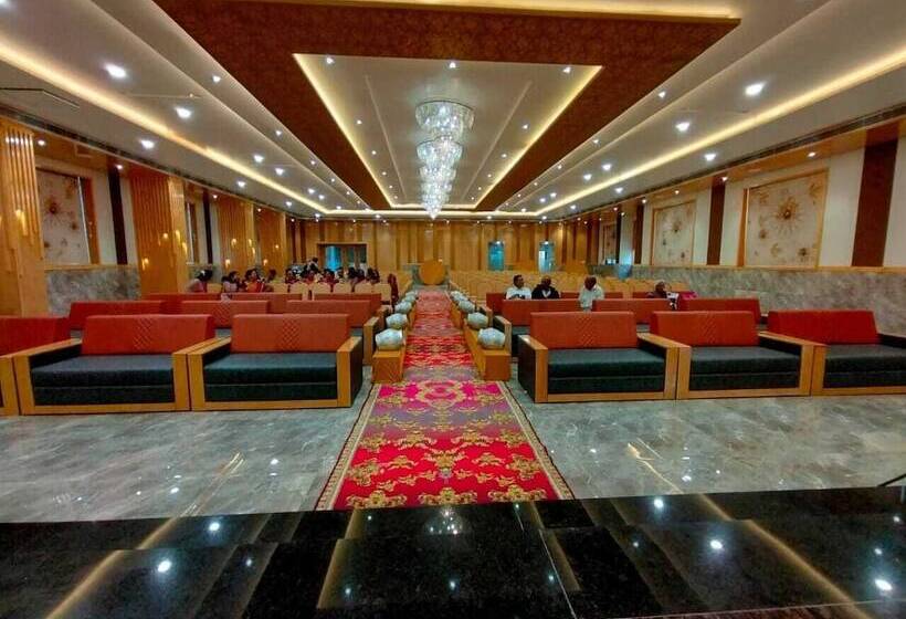 فندق The Grand Astoria Somnath